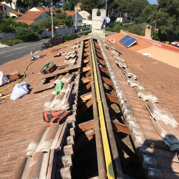 PENDANT 
Réfection du faîtage à Martigues